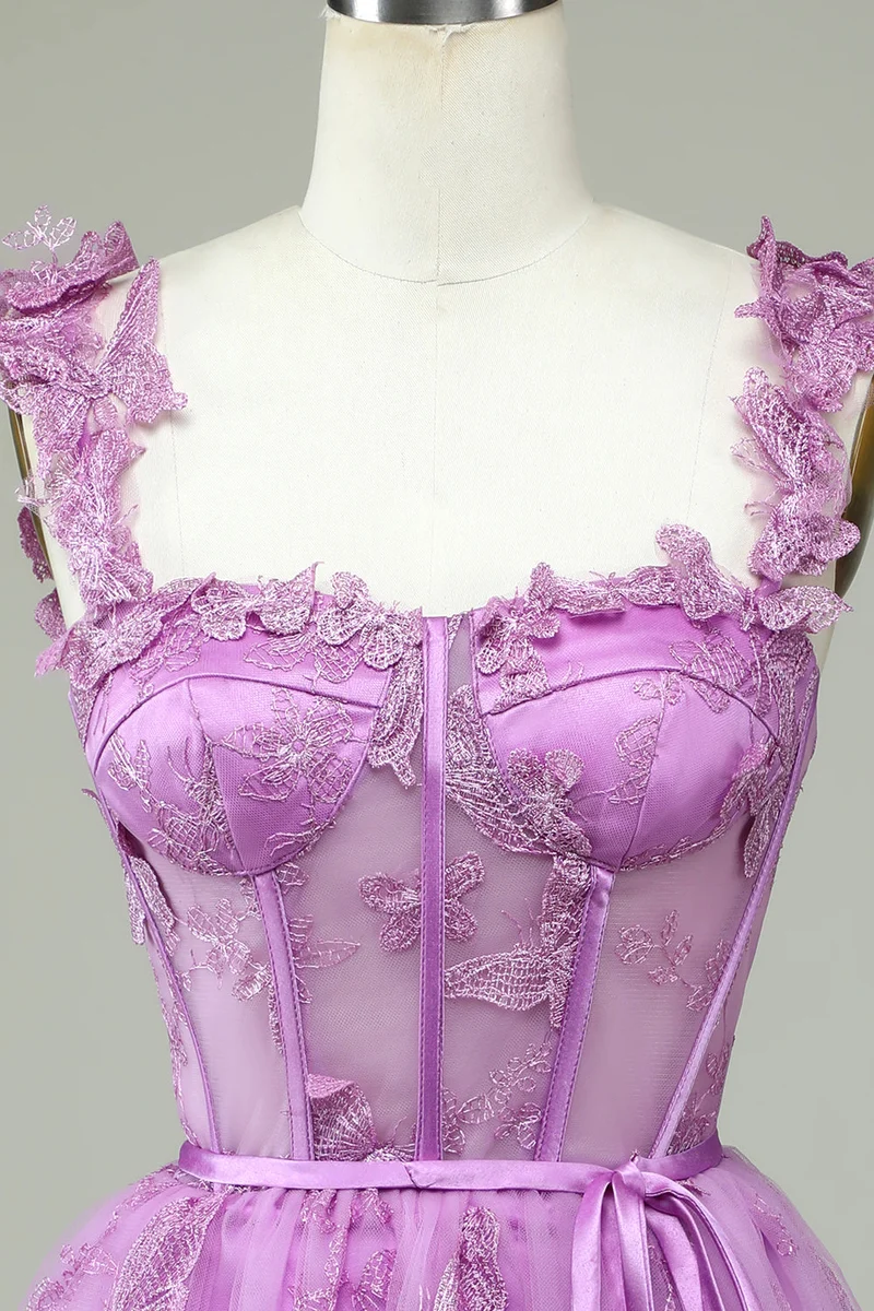 Robe de soirée trapèze violette à décolleté en cœur avec corset et papillons