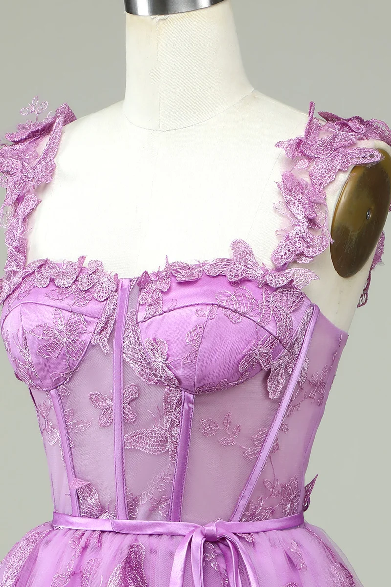 Robe de soirée trapèze violette à décolleté en cœur avec corset et papillons