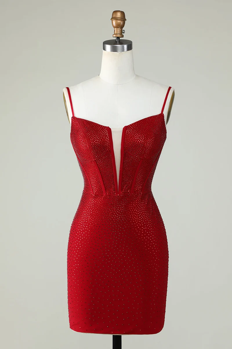 Robe de soirée fourreau rouge à bretelles spaghetti et perles, sur mesure