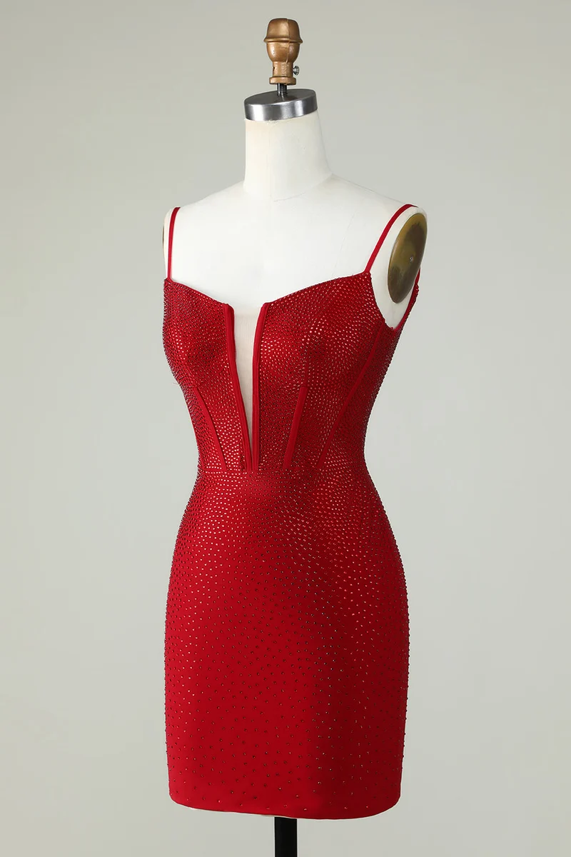 Robe de soirée fourreau rouge à bretelles spaghetti et perles, sur mesure