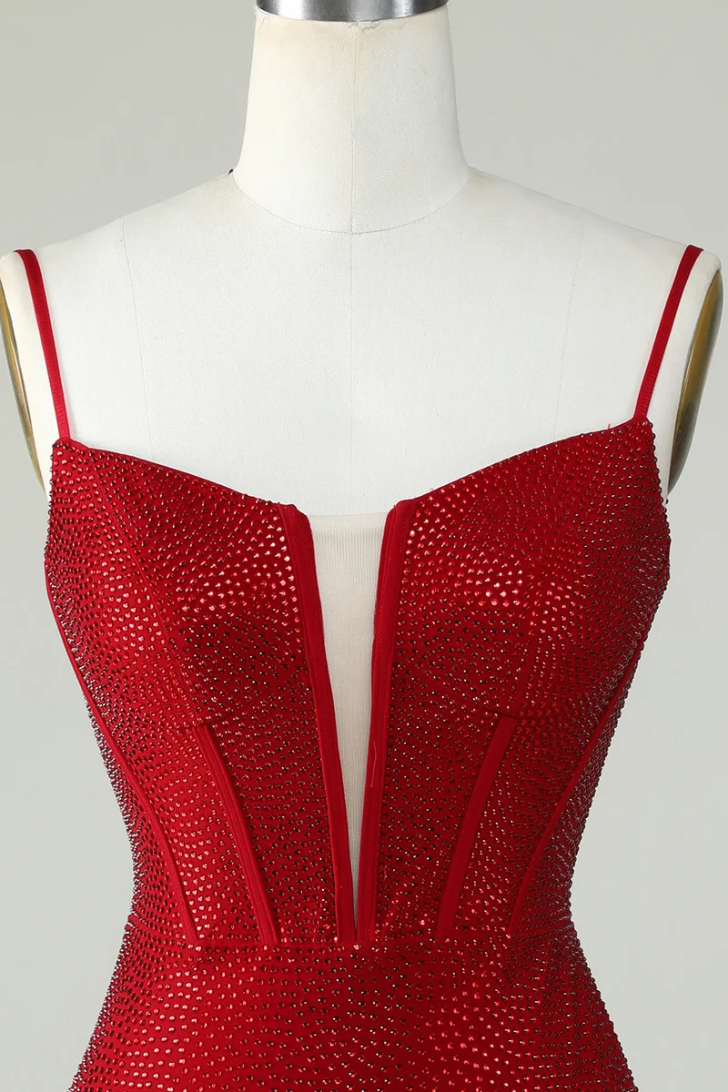 Robe de soirée fourreau rouge à bretelles spaghetti et perles, sur mesure