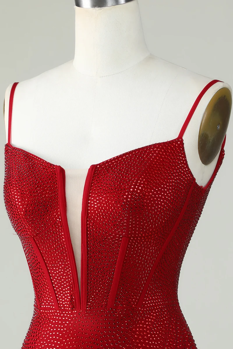 Robe de soirée fourreau rouge à bretelles spaghetti et perles, sur mesure