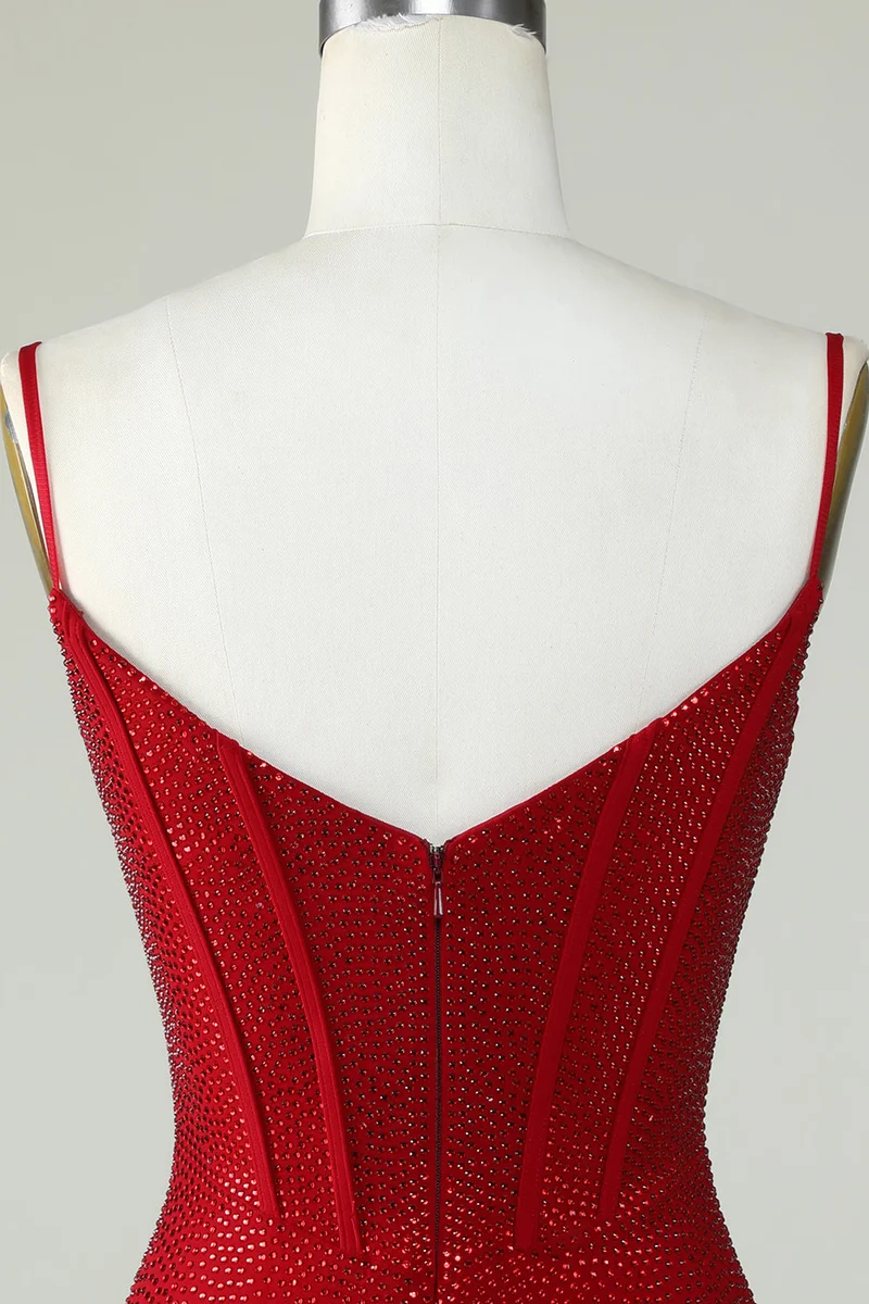 Robe de soirée fourreau rouge à bretelles spaghetti et perles, sur mesure