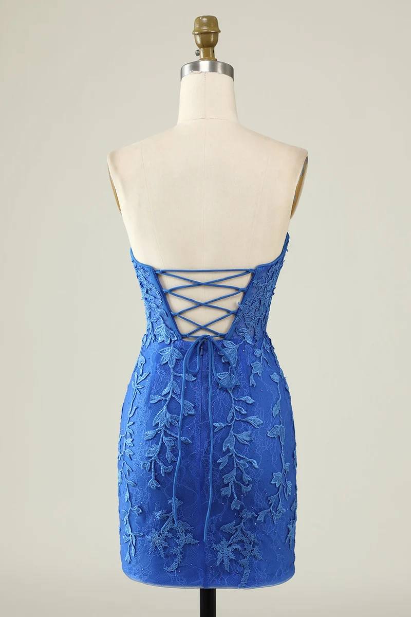 Robe de soirée bleu roi à décolleté en cœur et appliques - Mini-robe moulante