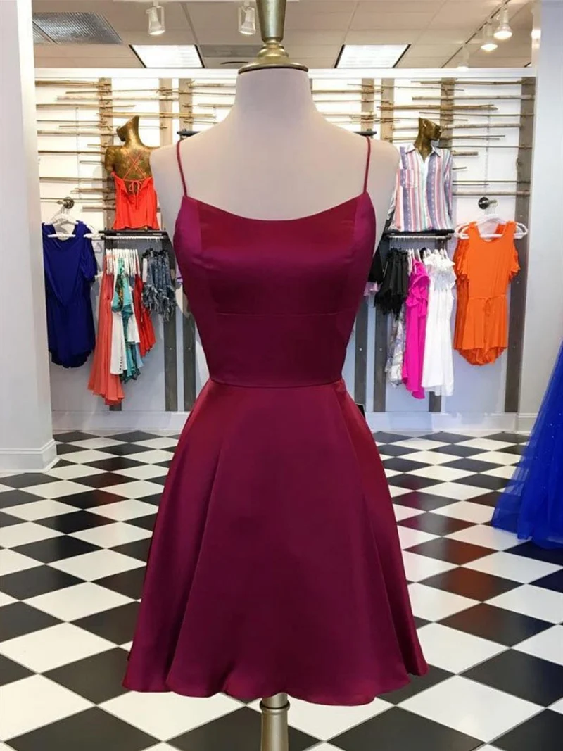Jolie robe de bal courte bordeaux dos nu, robe de soirée chic pour retour à la maison