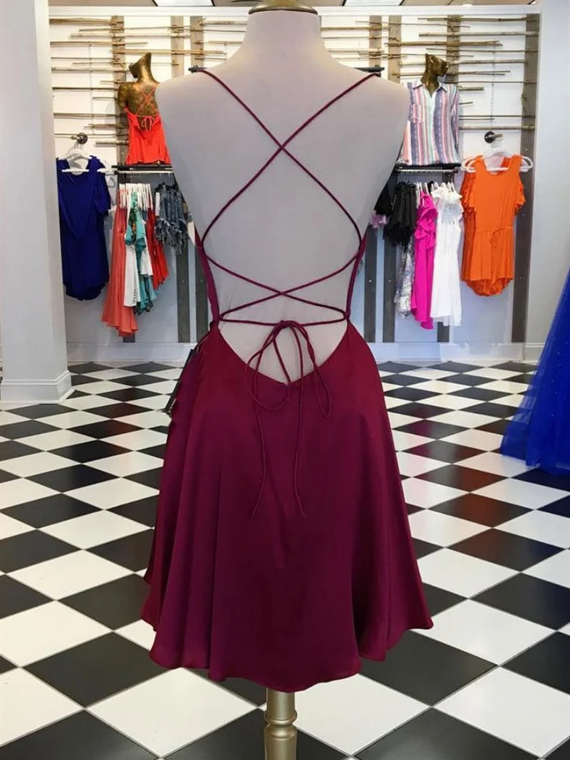 Jolie robe de bal courte bordeaux dos nu, robe de soirée chic pour retour à la maison