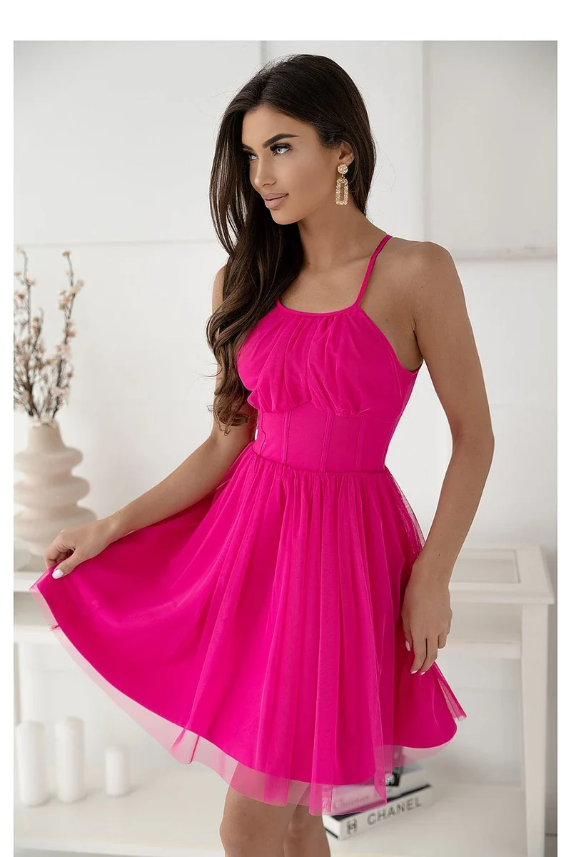 Robe de cocktail évasée en tulle à bretelles