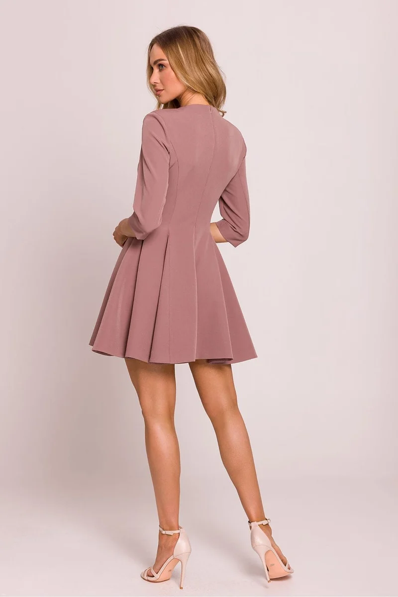 Robe évasée courte avec boutons décoratifs