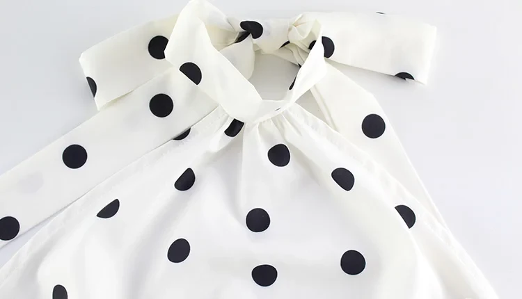 Robe mini à pois blanche et noire