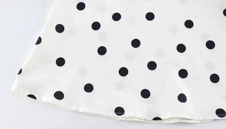 Robe mini à pois blanche et noire