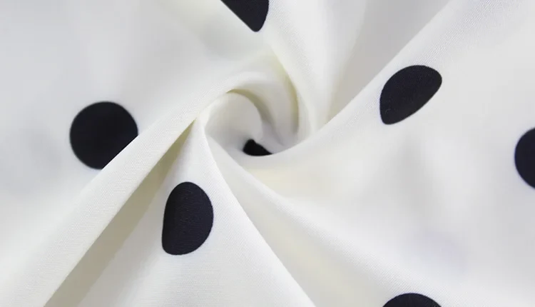 Robe mini à pois blanche et noire