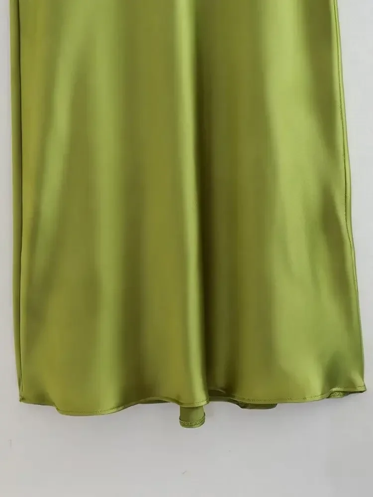 Longue robe sans manches en satin vert citron
