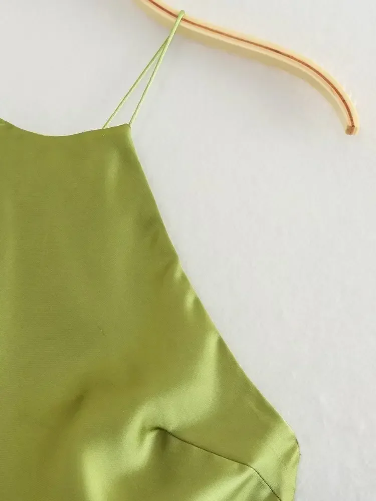 Longue robe sans manches en satin vert citron