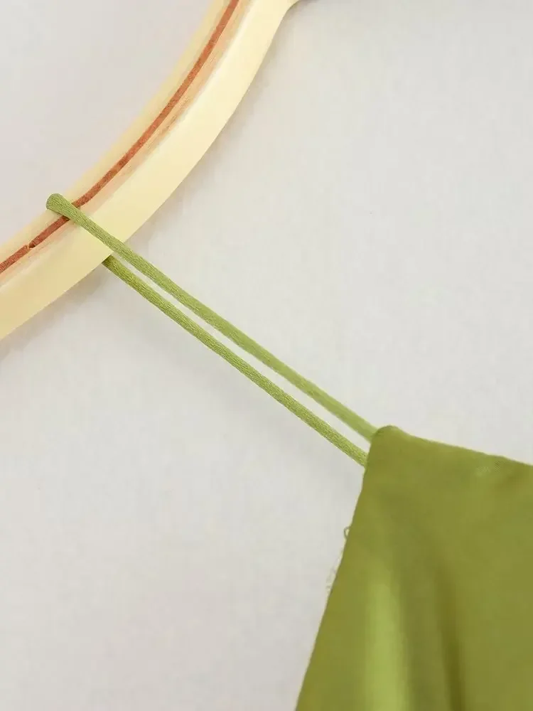 Longue robe sans manches en satin vert citron