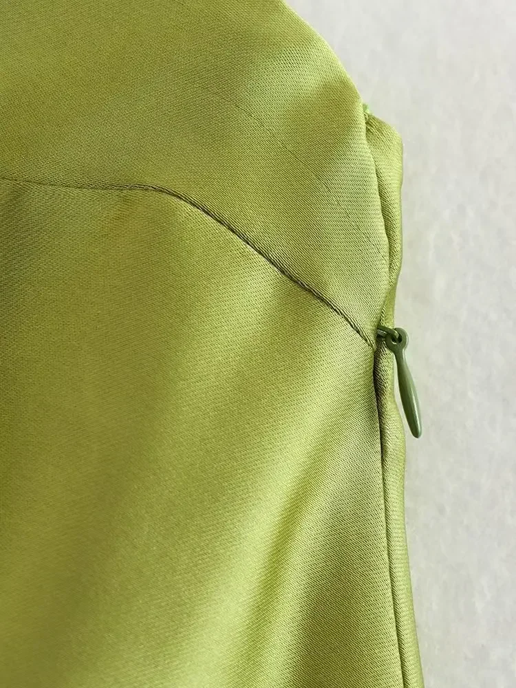 Longue robe sans manches en satin vert citron