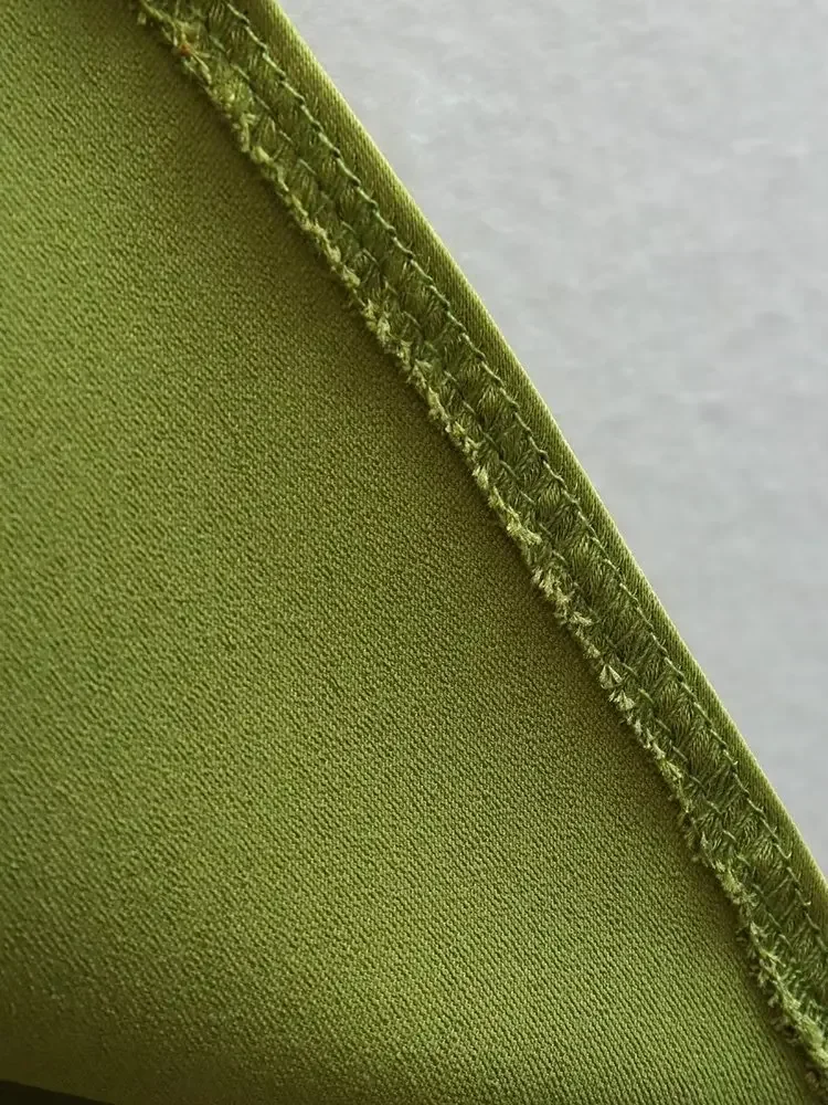 Longue robe sans manches en satin vert citron