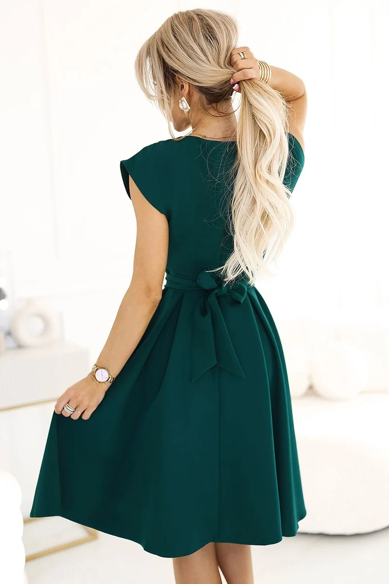 Robe de cocktail chic manches courtes