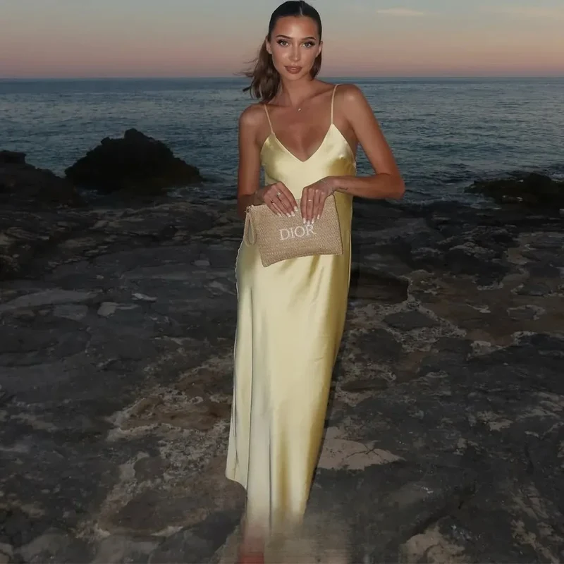 Longue robe à bretelles en satin jaune citron dos nu