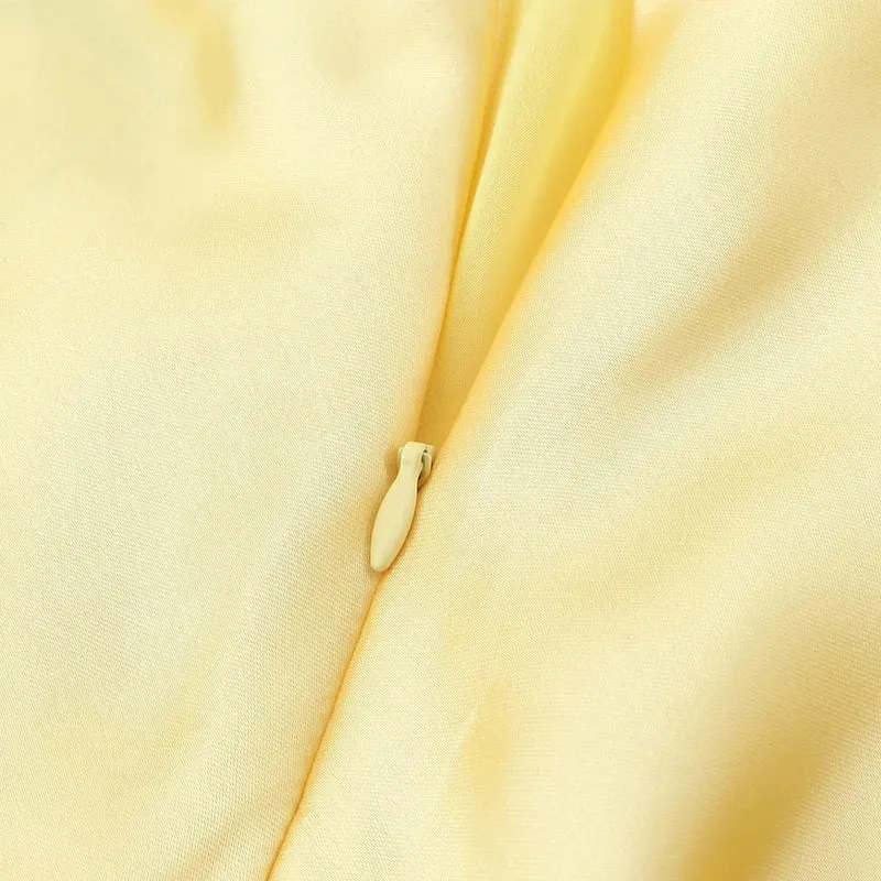 Longue robe à bretelles en satin jaune citron dos nu