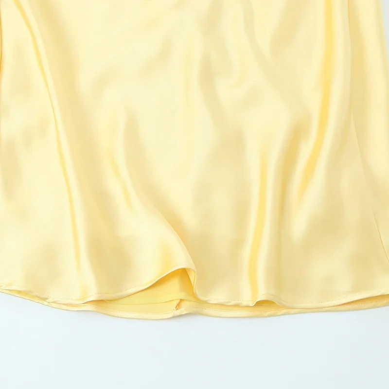 Longue robe à bretelles en satin jaune citron dos nu