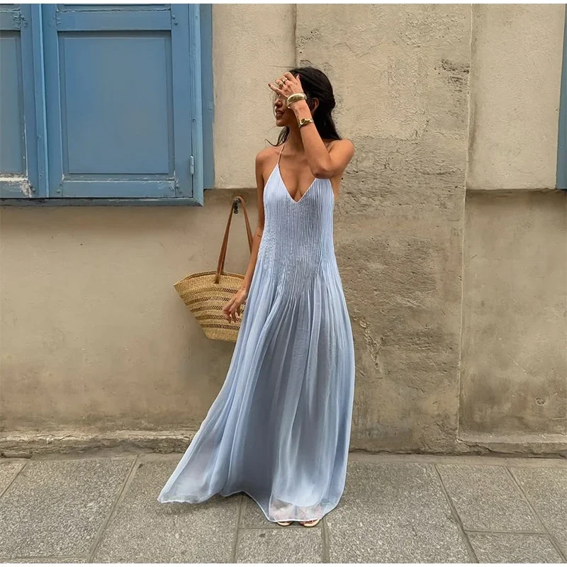 Longue robe plissée bleu ciel