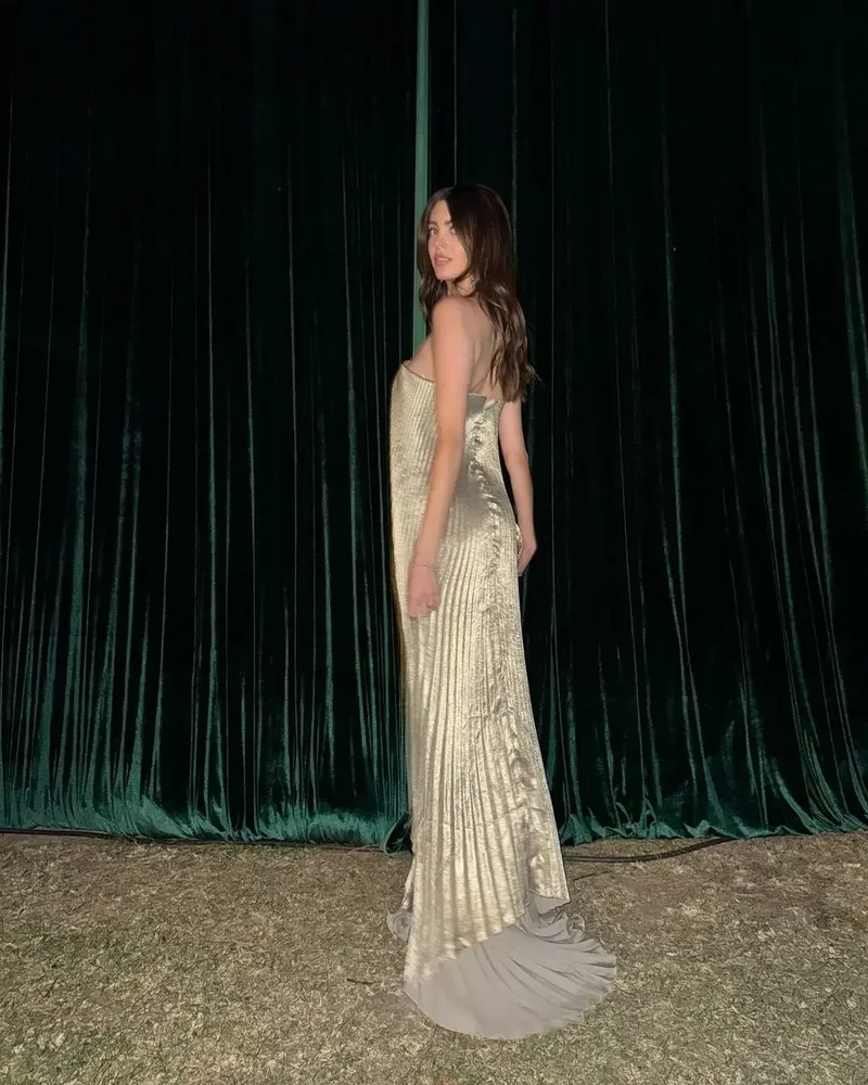Robe de cocktail bustier dorée plissée