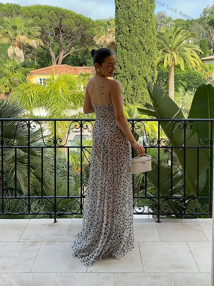 Robe longue blanche à pois noirs
