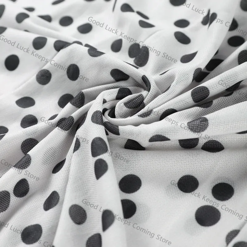 Robe longue blanche à pois noirs