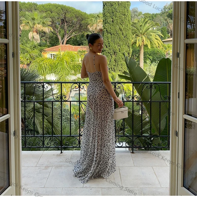Robe longue blanche à pois noirs