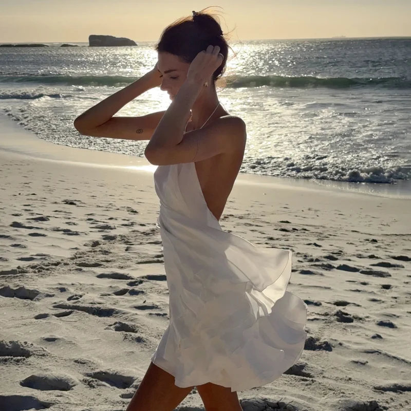 Robe courte blanche pour femme col cou et dos nu