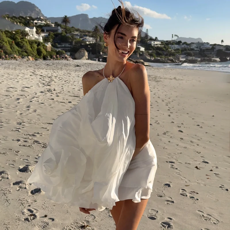 Robe courte blanche pour femme col cou et dos nu