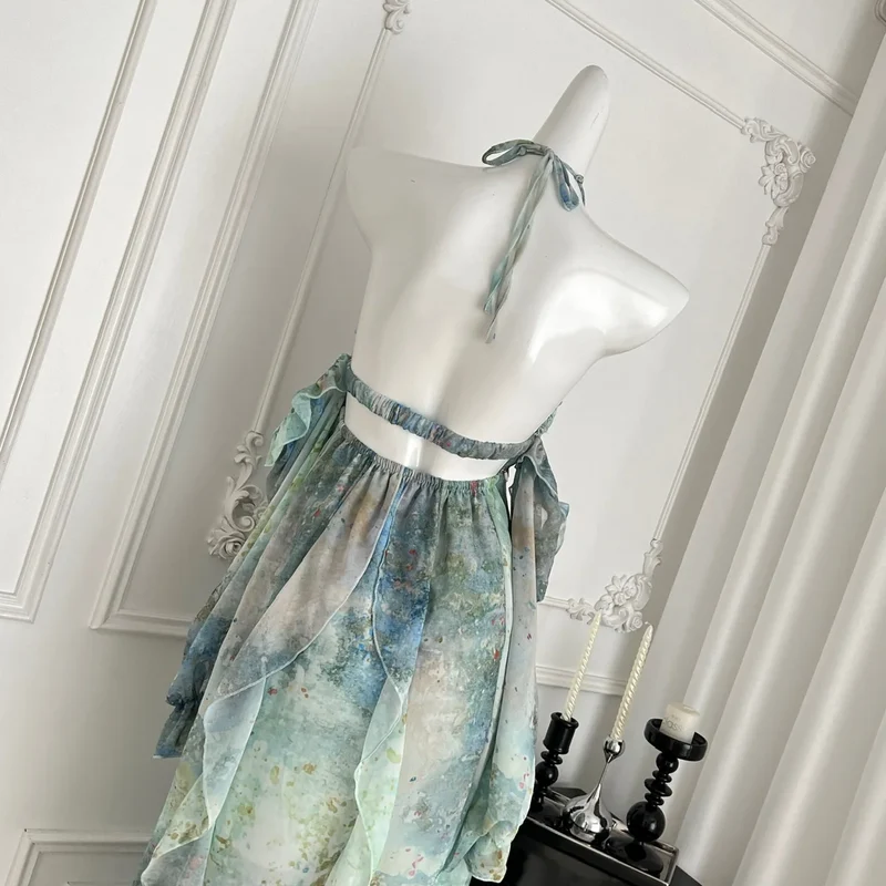 Robe longue chic une invitée de mariage élégante en été