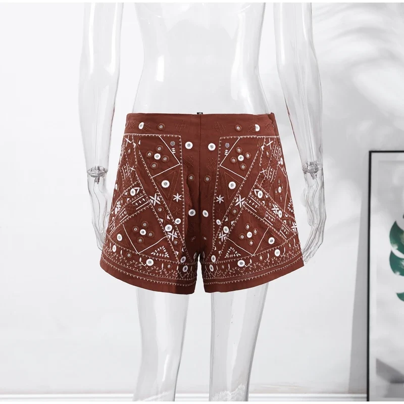 Short bohème marron à broderies avec perles