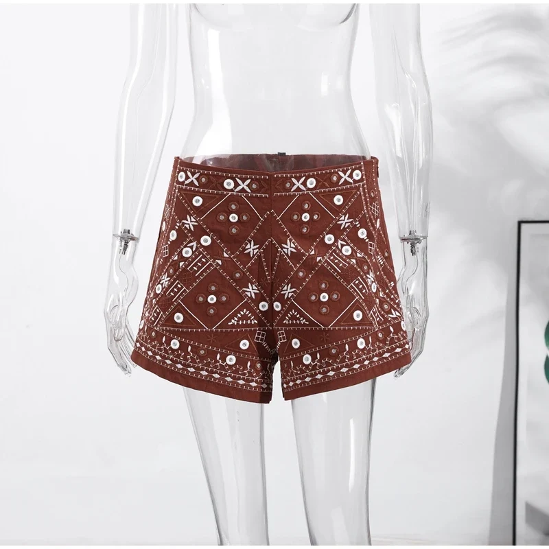 Short bohème marron à broderies avec perles