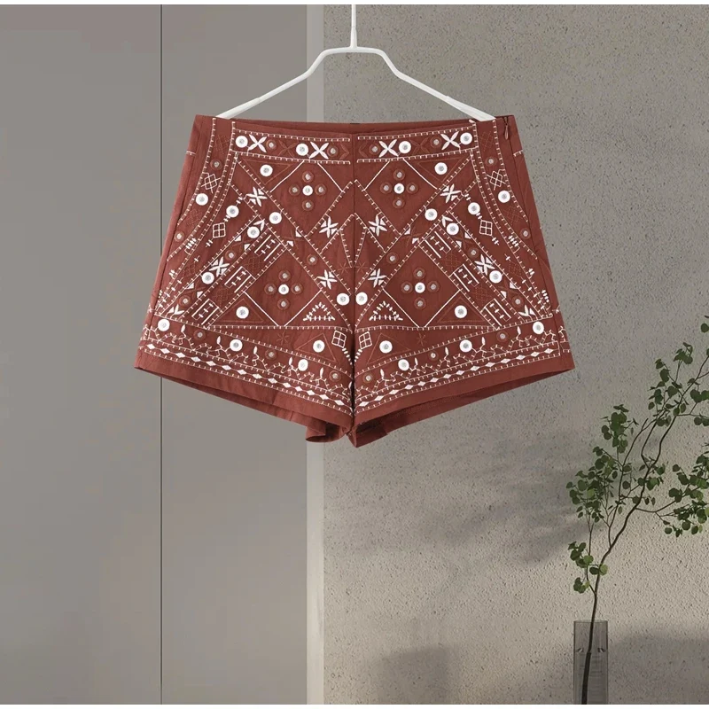 Short bohème marron à broderies avec perles