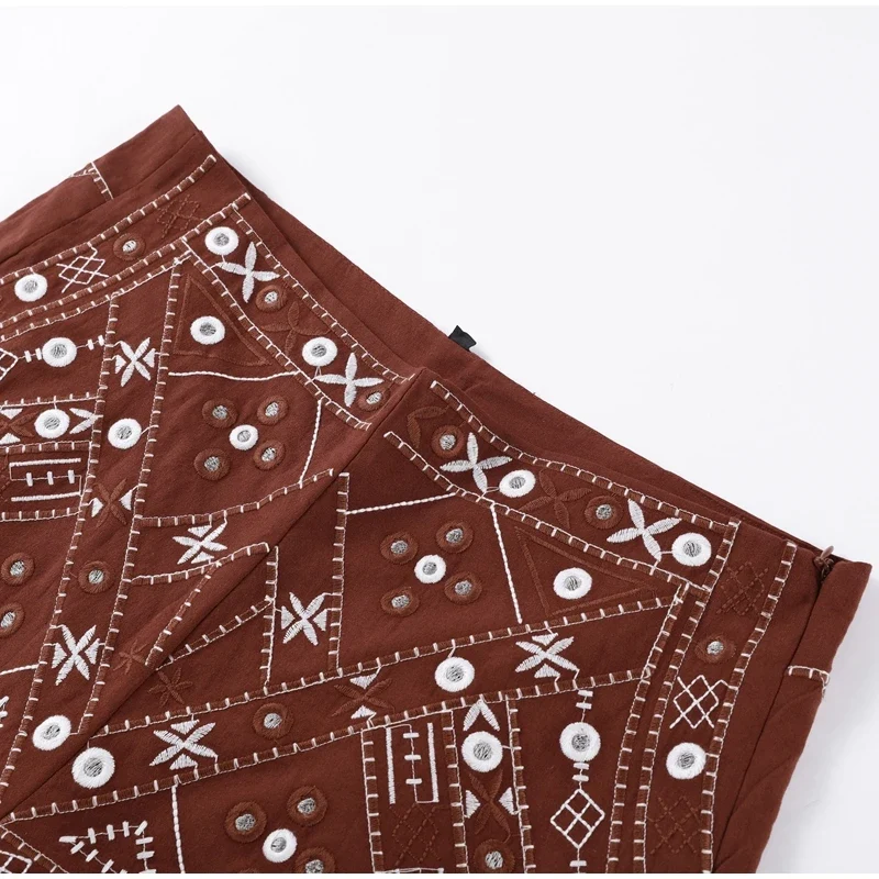 Short bohème marron à broderies avec perles