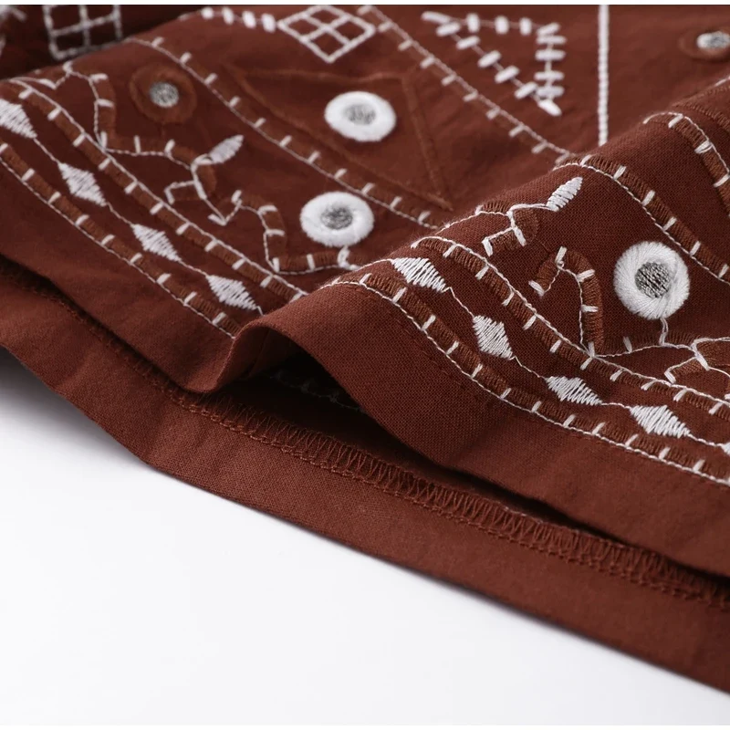 Short bohème marron à broderies avec perles