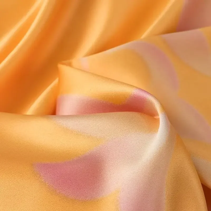 Longue robe bustier bohème chic jaune en tissu satiné