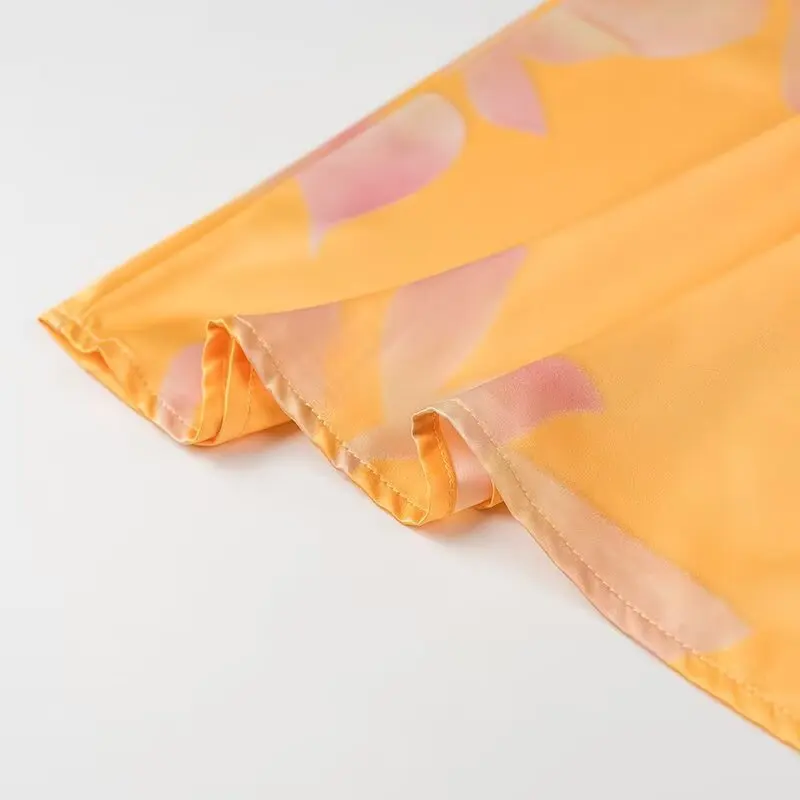 Longue robe bustier bohème chic jaune en tissu satiné