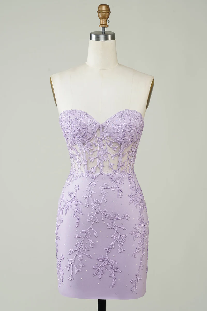 Robe de soirée moulante violette à corset et appliqués
