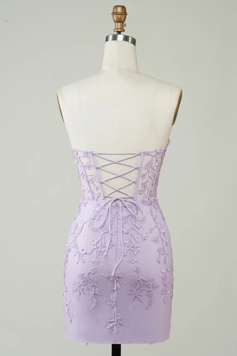 Robe de soirée moulante violette à corset et appliqués