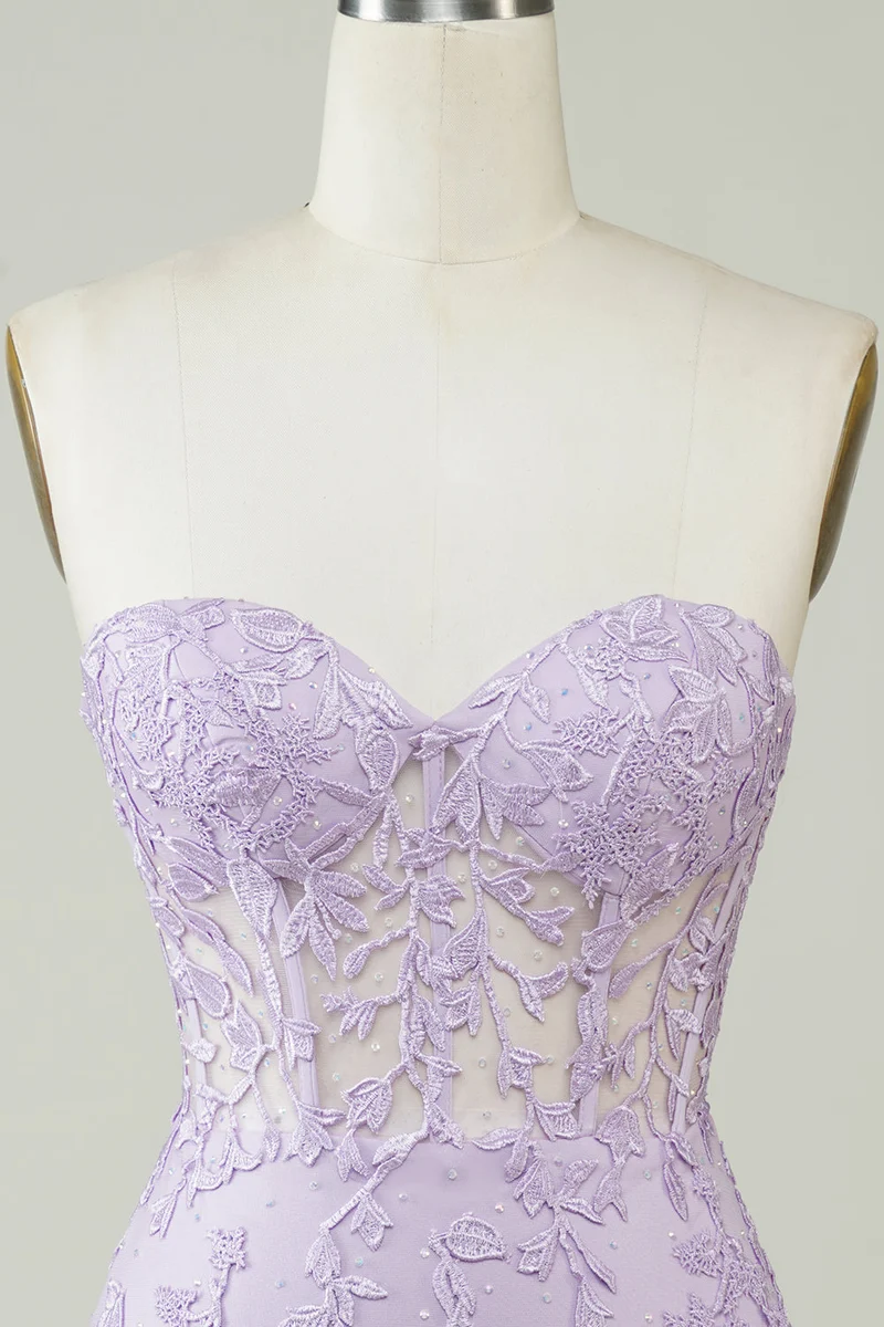 Robe de soirée moulante violette à corset et appliqués