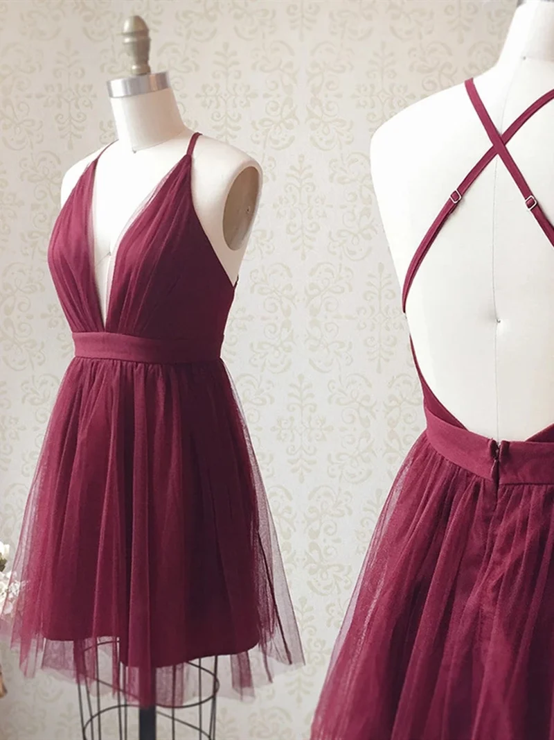 Robe de bal courte bordeaux à col en V et dos nu pour soirée de remise de diplôme