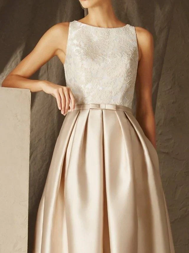 Robe de soirée élégante coupe empire en satin sans manches pour invité de mariage