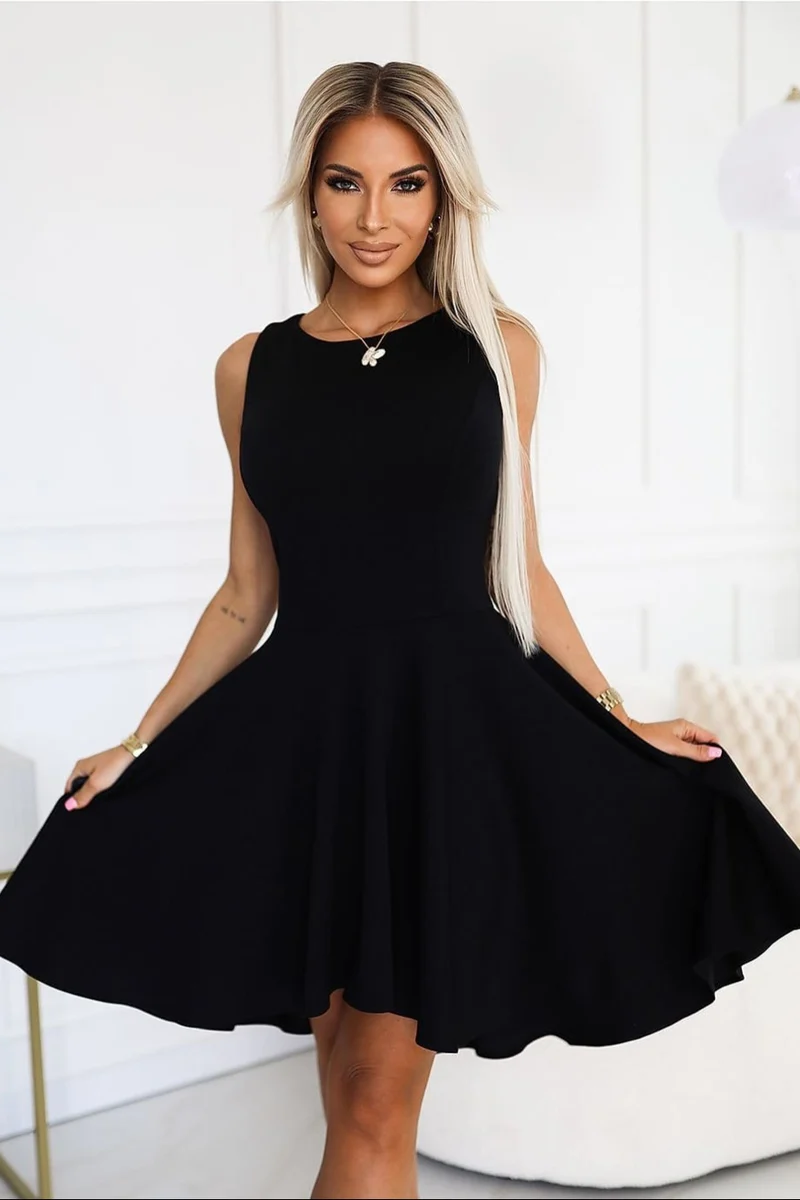 Robe noire évasée sans manches