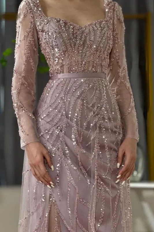Charmante robe de bal en satin froncé à col rond et dentelle perlée fendue sur le côté