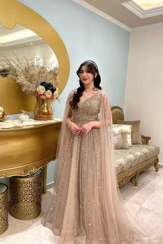 Charmante robe de bal trapèze à paillettes et col en V : un éclat élégant pour les occasions spéciales