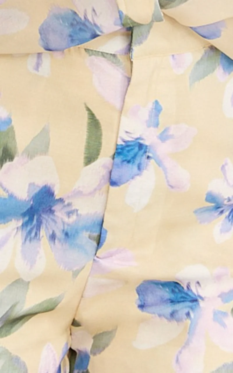 Juliette Shorts - High Waist Tailored Shorts in Femme Floral Print