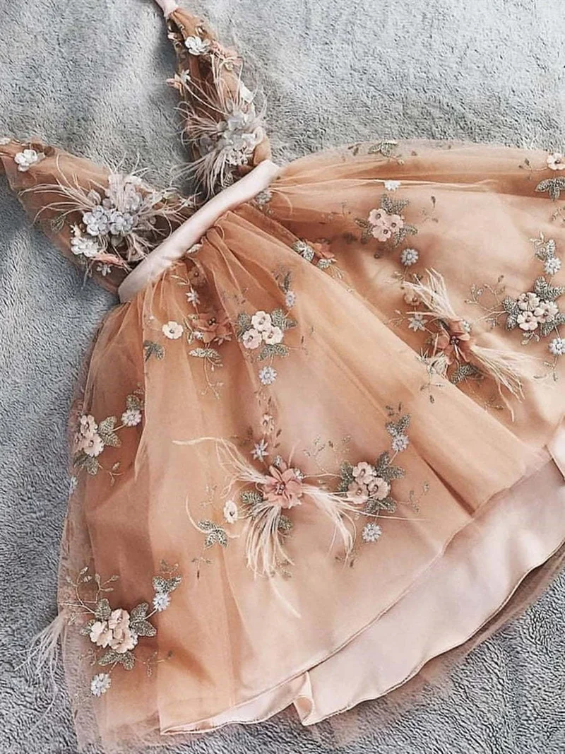 Robe de bal et de retour élégante, courte, champagne, col en V, avec dentelle appliquée