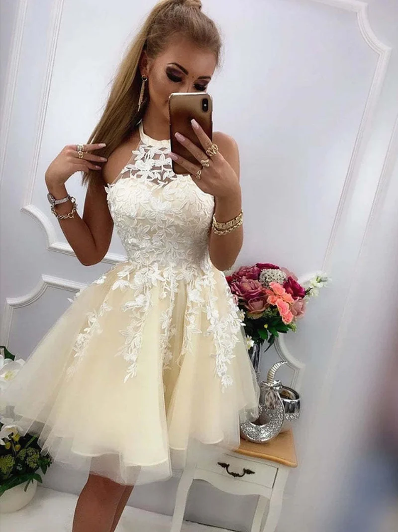 Robe de bal courte et élégante en dentelle jaune avec encolure ronde et coupe trapèze